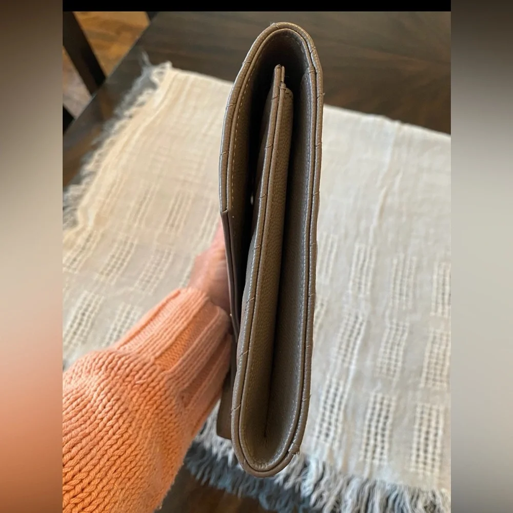 Yves Saint Laurent Cassandre Matelasse flap pouch - Picture 4 of 9